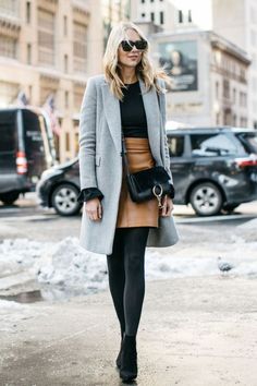 Tan Leather Skirt Outfit Winter, Grey And Tan Outfit, Grey Dress Outfit, Grey Coat Outfit, Tan Leather Skirt, 10 Winter Outfits, Mantel Outfit, Perfect Winter Outfit, Gray Coat