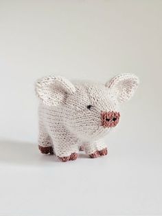 Piggy Toy pattern by Mou Mou Knits Knitting Plushies, Knitted Plushies, Knit Stitches For Beginners, Knit Animals, Summer Knitting Patterns, Advanced Knitting, Womens Knitting Patterns, Knit Toys