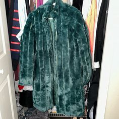 Gorgeous Winter Coat In Hunter Green In Size Small By Hyfive. Pockets On The Sides. Just So Glamorous! Photos Don’t Do It Justice! Fur Winter Coat, Winter Fur Coats, Teddy Jacket, Hunter Green, Winter Coat, Faux Fur, Do It, Jackets & Coats, Jackets For Women