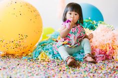 celebrate new year's eve with little ones with some very big balloons! | photo by the art/mo project Pregnant Outfit, Simple Birthday Party, Oh Joy, Happy First Birthday, Big Balloons, Confetti Party, Childrens Party, Photo Backdrop, Family Photoshoot