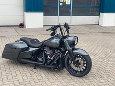 a black motorcycle parked in front of a building