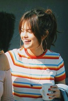 Mom Street Style, Celebrity Mom Style, Selena Gomez Fashion, Casual Mom Style, Bangs Hairstyles, Selena Gomez Style, Bangs Short, Stylish Celebrities