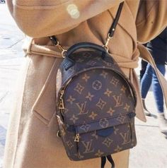 Size: 17cm*22cm*10cm It comes with Dust box, Care manual, Tag, and Paper bag. Lv Mini Backpack, Ysl Belt, Chanel Slingback, Luxury Backpack, Best Designer Bags, Lv Bags, Chanel Purse, Louis Vuitton Belt, Dior Handbags