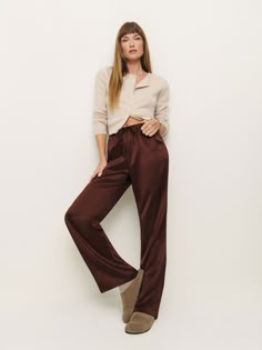 New silky. Shop the Olina Silk Pant from Reformation, a pant that is fitted in the waist with a relaxed fitting leg. Silky Pants Outfit, Silky Pants, Silk Pant, Time Clothes, Work Wear Outfits, Satin Trousers, Collar Cardigan, Brown Silk, Vintage Inspired Dresses