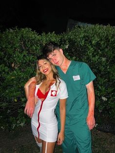 Couples Party Costumes, Couple Costumes Trendy, Holloween Costume Ideas Couple Cute, Iconic Couples Costumes, Couples Costume Ideas, Halloween Duo, Nurse Halloween Costume, Halloween Fits