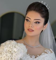 With And Without Makeup, Fashion 90s Style, Iranian Wedding, Fairy Prom Dress, Beauty Salon Posters, Sweep Train Wedding Dress, Hair Style Vedio