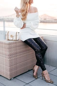 Sequins Leggings Outfit, Black Sequin Leggings, Trendy Party Outfits, Winter Party Outfit, Look Legging, Sequin Leggings, Christmas Leggings, Eve Outfit