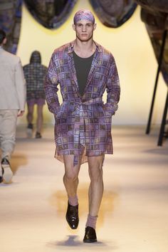 Look 13 - #Versace Men's Spring/Summer 2016 show. #VersaceMenswear Mens Silk Robe, Belted Robe, Tom Ford Men, Fashion Wear