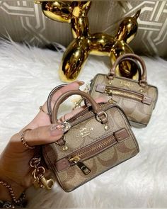 Coach Mini Bag, Coach Keychain, Accessorize Bags, My Style Bags, Luxury Bags Collection, Handbag Essentials, Goyard Bag, Bag Obsession, Hot Bags