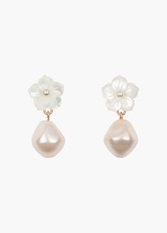 Asthetic Accesories, Aesthetic Catalog, Summer Glowup, Classy Accessories, Luxury Hair Accessories, Jennifer Behr, Trendy Earrings, Pearl Flower, Girly Jewelry