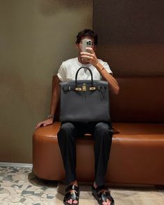 Masculine Accessories, Birkin 40, Men Fashion Photoshoot, Mens Bags Fashion, Guys Clothing Styles, Boy Models, Model Aesthetic, Hermes Men, Jane Birkin