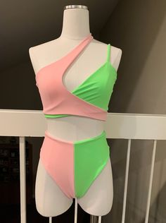 Made to Order - Pink & Green Hex Set *MESSAGE ME IF YOU ARE INTERESTED IN OTHER COLOR OPTIONS* Item details: 4-way stretch Lycra Perfect for raves, festivals, dancing, partying and even the pool! *Matching arm cuffs are sold in a different listing* Size Guide: Size guide is included with the photos, the guide provides general sizing information which can vary depending on the style and is a suggestion only The top is a criss cross one shoulder style that ties in the back *Disclaimer - The pink b Pole Clothes, Aerial Costume, Rave Outfits Festivals, Lycra Dress, Pole Dancing Clothes, Pink Bathing Suits, Outfit Festival, Pole Wear, Rave Girl