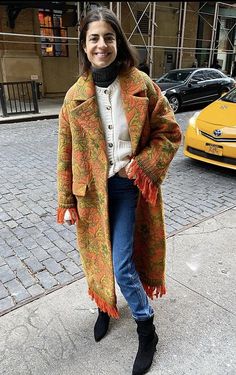 Man Repeller Style, Spring Paris Fashion, Simple Tank Tops, Leandra Medine, Cool Coats, Stockholm Street Style, Man Repeller, Style 2023, Milan Fashion Weeks