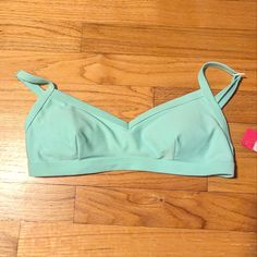 New In Size Medium. Some Shelf Wear On The Inside. Top Only!! Removable Padding Green Triangle Top Bra For Summer, Blue Beach Bra With Adjustable Straps, Blue Summer Bra For Poolside, Summer Light Blue Bra With Built-in Support, Summer Light Blue Bra With Built-in Bra, Blue Bra For Poolside And Summer, Summer Poolside Blue Bra, Blue Bra With Removable Pads For Poolside, Green Turquoise