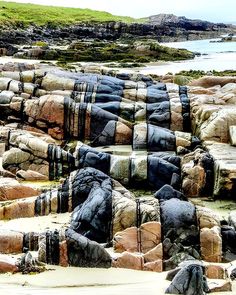 Hebrides Scotland, Amazing Places On Earth, Outer Hebrides, Natural Rock, Rock Formations, Natural Phenomena, Patterns In Nature, Beautiful Places To Visit, Nature Design