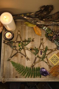 Witch Bedrooms, Crystal Wall Hanging, Green Witch Aesthetic, Witch Altar, Altar Space, Hanging Witch, Witch Room, Wiccan Crafts, Space Beautiful