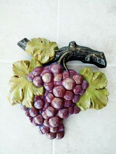 Plaster Painting, Plaster Paint, Different Forms Of Art, Art Friend, Wall Pockets, Art Forms, Grapes, Fruit, Wall