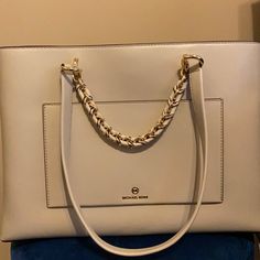 Micheal Kors Handbag, Beige/Bone Color, Gold Chain Hardware, Magnetic/Zip Closure, Exterior Front Pocket, Interior Zip And Slip Pockets. You Will Absolutely Love This Bag! New! Micheal Kors Handbag, Snake Skin Bag, Michael Kors Selma, Soft Leather Bag, Mk Purse, Michael Kors Shoulder Bag, Bone Color, Mini Shoulder Bag, Purses Michael Kors