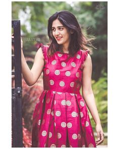 Short Frock Neck Design, Short Hands Models For Kurtis, Froke Design Ideas Short, Froke Design Ideas, Synthetic Kurti Designs, Frock Hand Designs, Short Frock Dresses