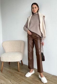 Brown Leather Jeans Outfit, Chocolate Brown Leather Pants Outfit, Chocolate Pants Outfit, Leather Jeans Outfit, Brown Leather Trousers, Brown Leather Pants Outfit, Leather Trousers Outfit, Brown Pants Outfit, Lederhosen Outfit