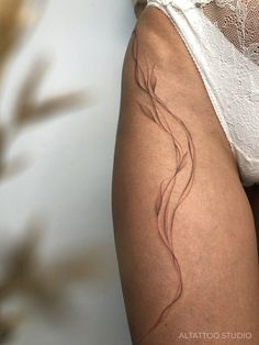 Tattoo ideas Flower Lines Tattoo, Abstract Leaves Tattoo, Line Body Tattoo, Abstract Tatoos, Life Line Tattoo, Abstract Line Tattoo, Fluid Tattoo, Free Tattoo Designs, Hip Tattoos Women