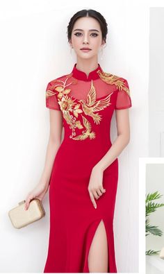 Vous recherchez une robe traditionnelle chinoise pour votre grand jour ?

 Le qipao modernisé avec un haut en dentelle et des fleurs et oiseaux dorés appliqués dans une silhouette sirène. C'est une belle combinaison de mode chinoise classique et de design moderne. Les manches à capuchon et le col mao ajoutent une touche élégante à la robe. La fente latérale ajoute une touche contemporaine au qipao et permet une facilité de mouvement. La conception longue au sol de la robe ajoute à sa sophistica Elegant Embroidered Festive Cheongsam, Elegant Short Sleeve Dresses For Celebration, Short Sleeve Dresses For Celebrations, Elegant Dress With Gold Embroidery For Ceremony, Elegant Gold Embroidered Dress For Ceremonies, Elegant Short Sleeve Ao Dai For Festive Occasions, Formal Embroidered Fitted Cheongsam, Embroidered Cheongsam For Formal Occasions, Traditional Short Sleeve Cheongsam For Wedding