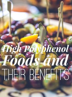 Comprehensive list of polyphenol rich vegetables, fruits, herbs and juices, along with links to scientific studies about their health benefits.   You should be adding high polyphenol foods to your diet! Dr Grundy, Gut Biome, Juicing Tips, Healthy Skin Diet, Dr Gundry, Diet Cookies, Health Cleanse