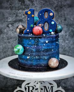 Astronomy Cake Ideas, Outer Space Cake Ideas, Astronomy Cake, Birthday Cake Space, Planet Birthday, Planet Cake, Galaxy Cake, 5th Birthday Cake, Dad Birthday Cakes