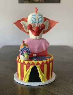 there is a clown cake on the table