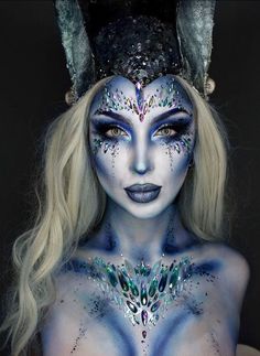 pretty Halloween make up ideas Halloween Zombie Makeup, Trucco Glam, Ice Queen Makeup, Fantasy Make-up, Halloweenský Makeup, Halloween Make-up Looks, Drag Make-up, Halloween Makeup Ideas, Halloween Makeup Pretty