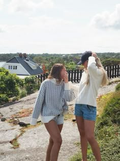 Lakehouse Outfit Summer, Nantucket Fall, Stockholm Stil, Summer Moodboard, East Coast Style, Scandinavian Summer, Michigan Summer, Dream Aesthetic, Coastal Granddaughter