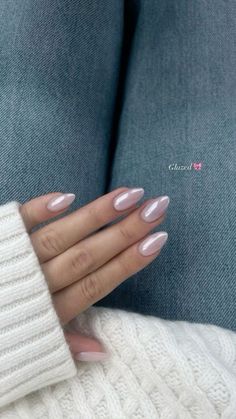 That Girl Nail Ideas, Aesthetic Nails Acrylic Winter, Soft Neutral Nails, Nail Ideas Clean Girl, Clean Girl Winter Nails, Summery Nails Aesthetic, Acrylics Minimalist, Soft Girl Aesthetic Nails