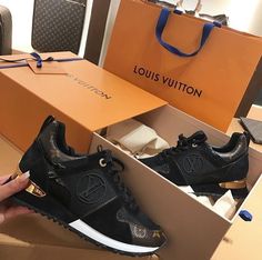 Luis Viton, Zapatillas Louis Vuitton, Louis Vuitton Trainers, Louis Vuitton Shoes Sneakers, Louis Vuitton Shoes Heels, Country Shoes, Louis Vuitton Sneakers, Luxury Backpack, Shoe Heels