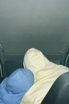 there is a blue and white blanket in the back seat of a car