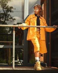 Yellow like the sun 📷 @blvckhabit_artistry Black Women Wearing Yellow, Yellow And Black Outfit, Mustard Yellow Outfit, Yellow Outfit, Photoshoot Inspo, Graduation Outfit, Yellow And Black, Black Outfit, Mustard Yellow