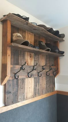 Matching pallet board coat rack. Wooden Pallet Furniture, Wooden Pallet Projects, Pallet Shelves, Wood Ideas, Wood Pallet Projects, Design Del Prodotto, Pallet Ideas, Diy Pallet Projects, Diy Pallet Furniture