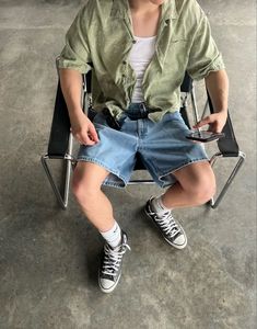 90s Summer Outfits Men, 80s Summer Outfits Men, 80s Style Men, Jort Outfits, 80s Summer Outfits, Casual Tomboy Outfits, Boys Outfits Aesthetic, 1980s Mens Fashion, Hozier Concert