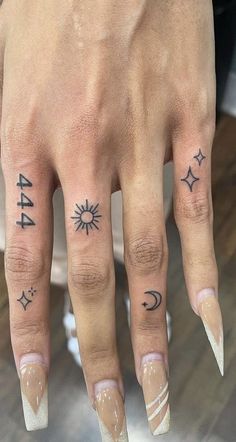 Minimal tattoo Tato Henna, Muster Tattoos, Discreet Tattoos, Dainty Tattoos, Subtle Tattoos, Aesthetic Tattoo