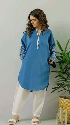 Kurta And Jeans Outfit Women, Dress Desinge, Salwar Collection, Office Embroidery, Message Ringtone, Simple Kurta Designs, Pakistani Fashion Casual, Stylish Short Dresses, Pakistani Fancy Dresses