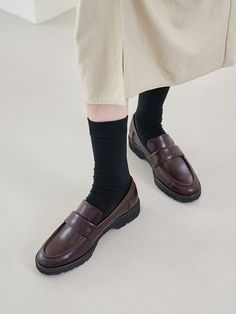 Editor's NotesAtt. is a contemporary shoe brand that stands out with its modern design and unique color sense. - Delicately inserting handmade stitch details- High-quality glossy cowhide- Lightweight chunky outsole- Classic loafer deisgnMeasurements(in.)- Size: KR 225MM (US 6.5) - KR 255MM (US 8.5)- Heel Height: 1.18 in.Composition & Care- Upper: Cow Leather  Lining: Pigskin  Insole: Cow Leather  Outsole: Rubber Sole- Avoid direct heat and moisture- Professional cleaning is neededDesigner- b Modern Brown Platform Loafers With Leather Sole, Modern Brown Leather Shoes With Flat Heel, Modern Brown Leather Work Shoes, Modern Brown Slip-on Platform Loafers, Modern Brown Platform Loafers For Work, Modern Brown Platform Loafers With Round Toe, Burgundy Round Toe Loafers For Fall, Modern Brown Loafers For Fall, Burgundy Leather Loafers For Office