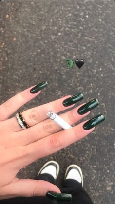 Acrylic Nail Solid Color, Green Nails Christmas, Minecraft Nails, Nails Christmas Tree, Plain Acrylic Nails, Dark Green Nails, Gel Toe Nails, Green Nail Designs