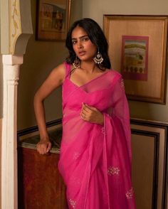 Khatli Work, Indian Saree Blouses Designs, Simple Sarees, Indian Fashion Saree, Saree Designs Party Wear, Indian Dresses Traditional, Traditional Indian Outfits, Embroidered Saree, Saree Blouse Designs Latest