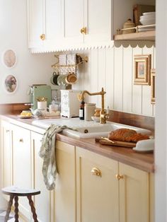 the kitchen is clean and ready to be used for cooking or baking, as well as other things