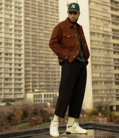 Short Men Winter Outfits, Spring Outfits 2024 Trends Men, 90s Aesthetic Black Men, Chris Paul Style, Men’s Elevated Street Wear, Streetwear Men Outfits Fall, Fall Outfits For Men Casual, Brown Cargo Pants Outfit Men, Korean Mens Outfits