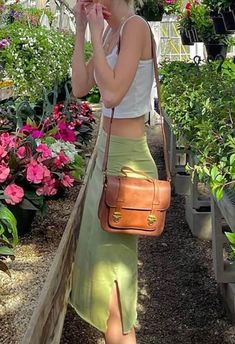 Midi Skirt Green, How To Have Style, Green Clover, Estilo Hippie, Looks Party, Lettuce Hem, Long Skirts For Women, Skirts Online, Mode Inspo