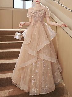 Robe robe demoiselle d honneur Trapèze Robes de soirée Rétro Vintage Longueur Sol Mao Manches 3/4 Tulle Avec Plissé de 2024 ? $79.99 Daisy Dress Formal, Princess Dress With Sleeves, Fancy Dresses Long Sleeve, Prom Dress Modest, Gaun Tulle, Making Dresses, Princess Outfit, Gaun Fashion