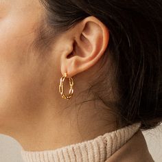 A D E L E ∙ L I N K ∙ H O O P ∙ EARRINGS * Material: High Quality Solid 925 Sterling Silver * Finish: Sterling Silver ∙ 18K Gold ∙ Rose Gold * Featuring 20mm Link Hoop Earrings H O W ∙ T O ∙ O R D E R * Select your finish in the drop down menu. Design is available in 3 colors: 18k Gold, Rose Gold and Sterling Silver. O T H E R ∙ I N F O R M A T I O N * All items are nicely packaged ready to gift in elegant jewelry boxes. * If you can't find the information you need or need some advice for your d Earrings Bridesmaid, Link Earrings, Christmas Earrings, Earrings Statement, Gold Hoops, Jewelry Boxes, Menu Design, Bridesmaid Earrings, Jewelry Earrings Hoops