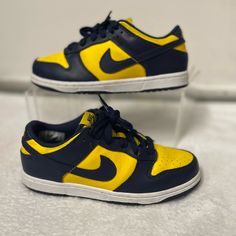 The Dunk Low Ps 'Michigan' 2021 Is A Preschool Iteration Of An Og 'Be True To Your School' Colorway. Featuring A Michigan Wolverines Look, The Shoe's Upper Is Built Entirely With Leather, Finished In Varsity Maize And Midnight Navy. Perforations On The Toe Box Are Included For Breathability, While Underfoot, A Contrasting White Midsole Gives Way To More Midnight Navy On The Rubber Outsole. Style Code:Cw1588-700 Color:Varsity Maize/Midnight Navy/White. Size: 2.5y(34) Women’s Size : 4-4.5 Condition: Pre-Owned And In Good Condition. No Box. Perfect For This Summer To Shine. Dunks Michigan Low, Michigan State Dunks, Nike Dunk Low College Navy, Yellow And Navy Blue Jordans, Michigan Wolverines Apparel, Michigan Wolverines, Kids Nike, Dunk Low, Blue Yellow