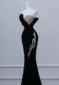 Luxury Black Evening Dress For Banquet, Black Luxury Gown For Banquet, Luxury Black Gown For Banquet, Luxury Velvet Gown For Party, Luxury Velvet Prom Evening Dress, Luxury Velvet Party Gown, Black Velvet Luxury Evening Dress, Black Luxury Velvet Evening Dress, Luxury Black Velvet Evening Dress