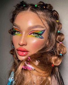 Makeup For Round Eyes, Intense Makeup, Rainbow Eye Makeup, Festival Make Up, Drag Make-up, Butterfly Makeup, Bright Makeup, Face Art Makeup, Graphic Makeup